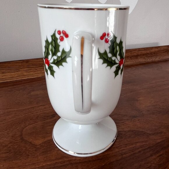 Vintage Porcelain Christmas Holly Mug Made in Japan Pedestal Cup Gold Trim - Picture 4 of 9